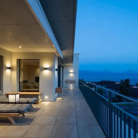 Contemporary Penthouse With Cinema And Breath-taking Lakeview Apartamento *