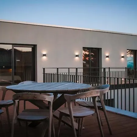 Contemporary Penthouse With Cinema And Breath-taking Lakeview Apartamento *