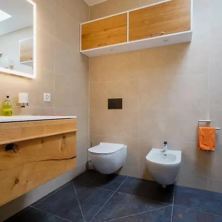 Contemporary Penthouse With Cinema And Breath-taking Lakeview Apartamento *