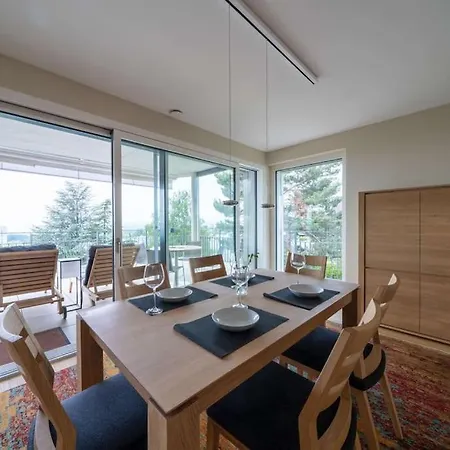 Apartamento Contemporary Penthouse With Cinema And Breath-taking Lakeview *