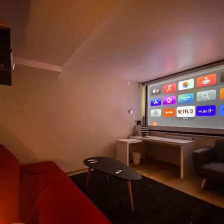 Apartamento Contemporary Penthouse With Cinema And Breath-taking Lakeview