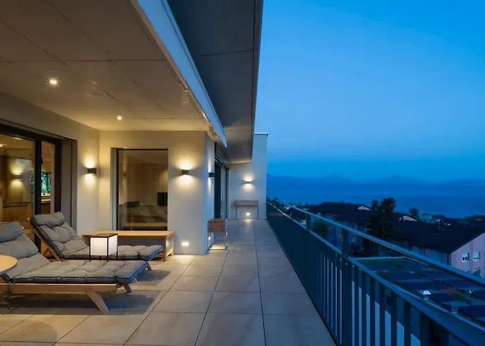 Contemporary Penthouse With Cinema And Breath-taking Lakeview Lägenhet *