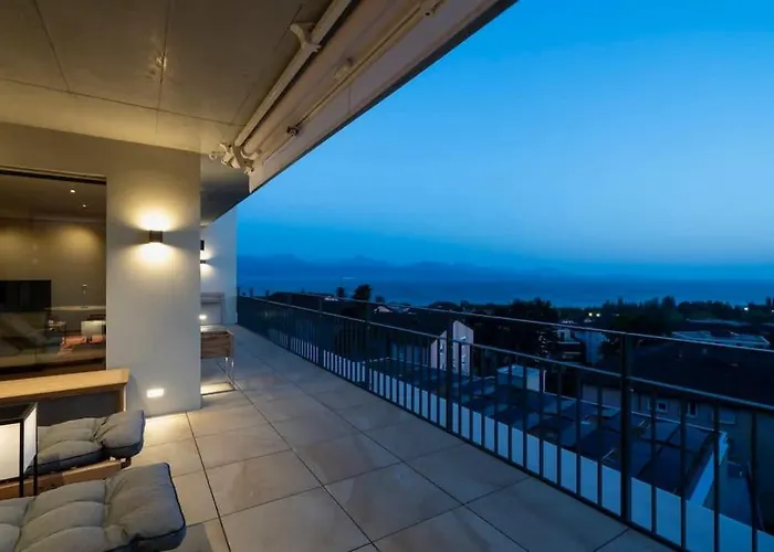 Contemporary Penthouse With Cinema And Breath-taking Lakeview