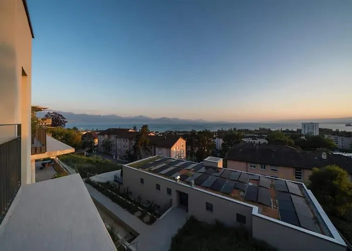 Contemporary Penthouse With Cinema And Breath-taking Lakeview Lägenhet *