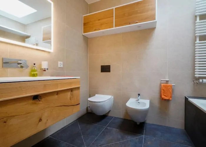 Contemporary Penthouse With Cinema And Breath-taking Lakeview Apartamento *