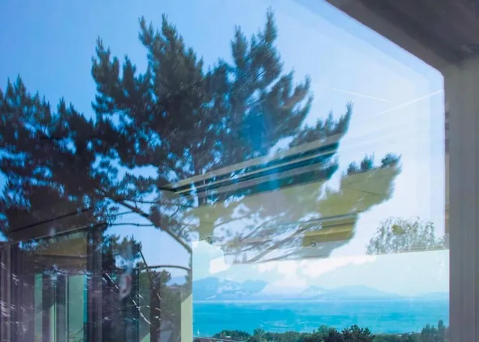 Contemporary Penthouse With Cinema And Breath-taking Lakeview *