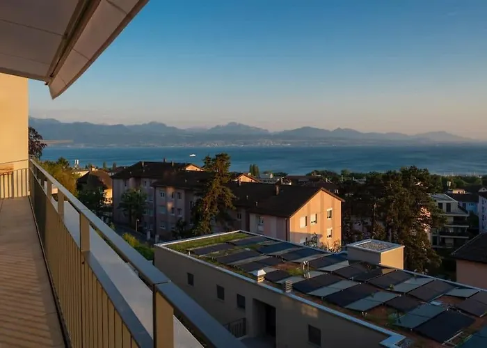 Contemporary Penthouse With Cinema And Breath-taking Lakeview Lägenhet *