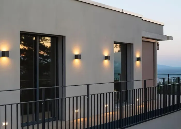 Contemporary Penthouse With Cinema And Breath-taking Lakeview Apartamento