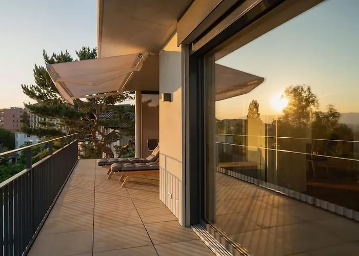 Contemporary Penthouse With Cinema And Breath-taking Lakeview Apartamento *