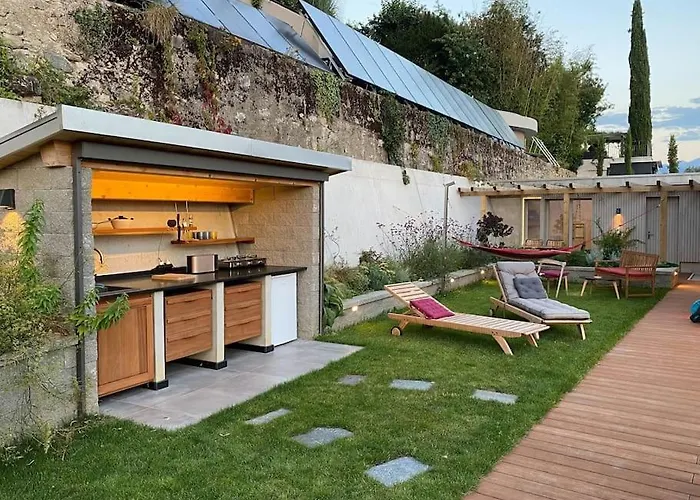 Contemporary Penthouse With Cinema And Breath-taking Lakeview Lägenhet