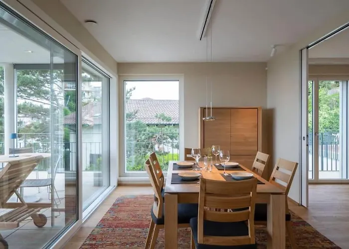 Contemporary Penthouse With Cinema And Breath-taking Lakeview Lägenhet