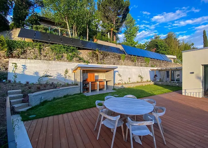 Contemporary Penthouse With Cinema And Breath-taking Lakeview Lägenhet *