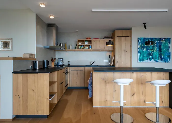 Contemporary Penthouse With Cinema And Breath-taking Lakeview Lägenhet *