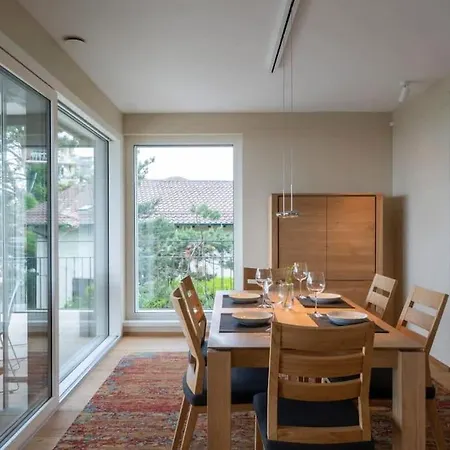 Contemporary Penthouse With Cinema And Breath-taking Lakeview 아파트